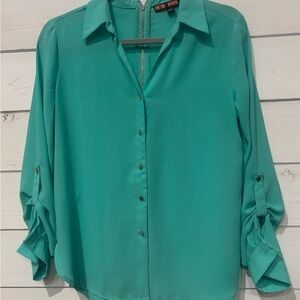 Love Tree Women's Teal Button-Up Blouse in size Medium. Only worn a few times !